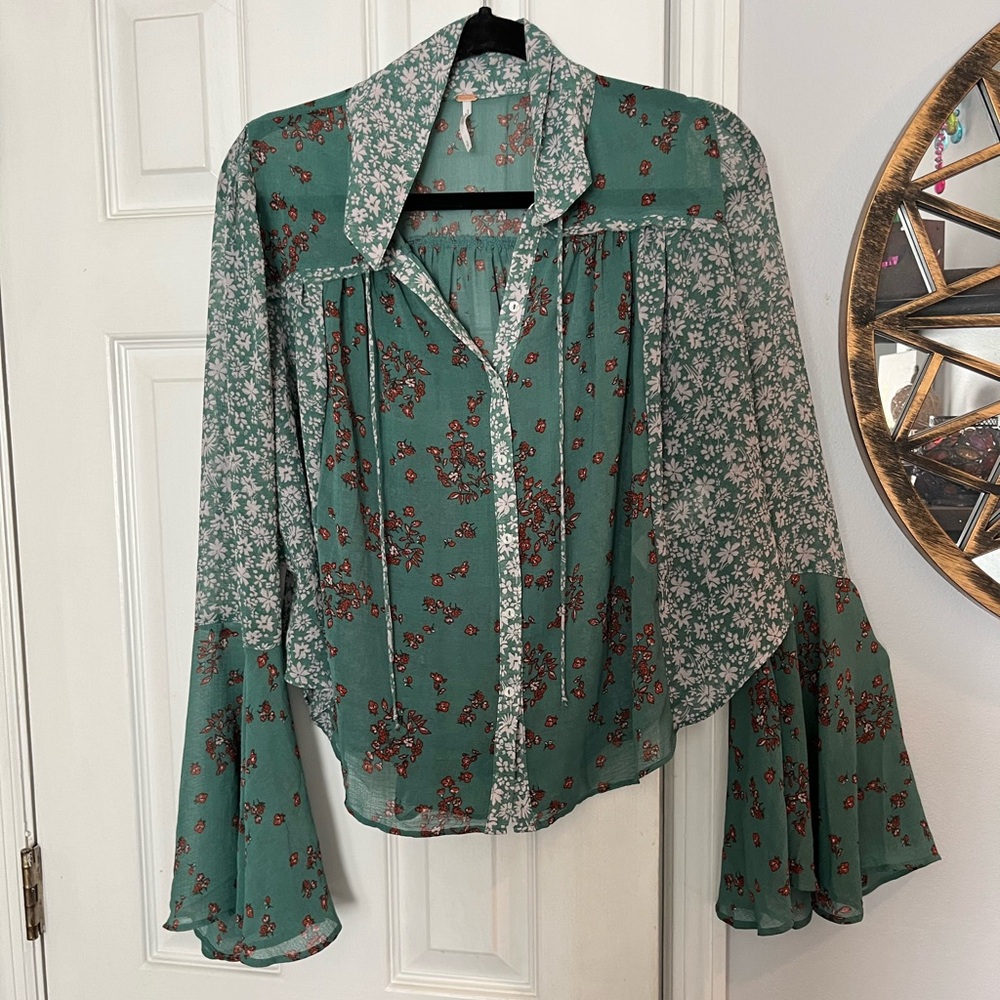 Free people S NWT Serena Sheer Floral Flowy Printed Bell Sleeve Blouse Emerald